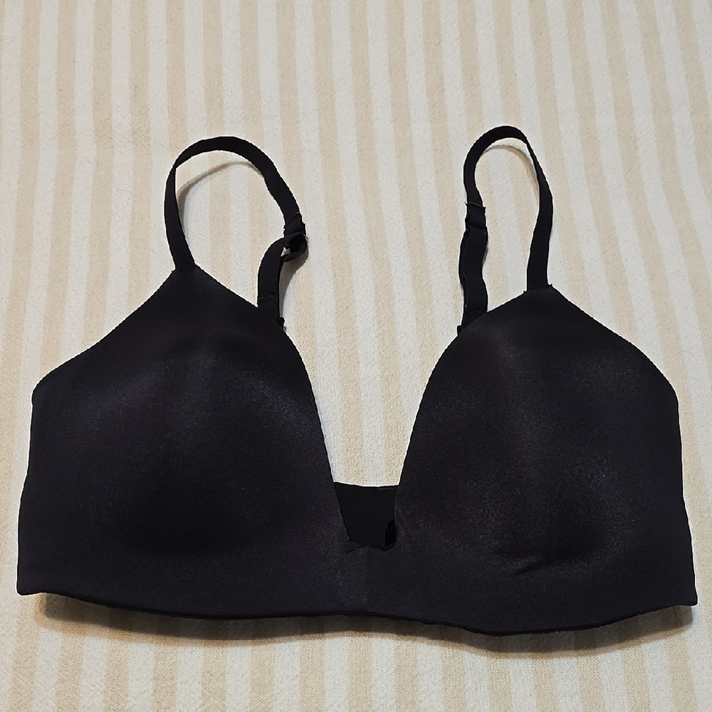 SKIMS Wireless Form Lightly Lined Bra Size:32D Color:Onyx